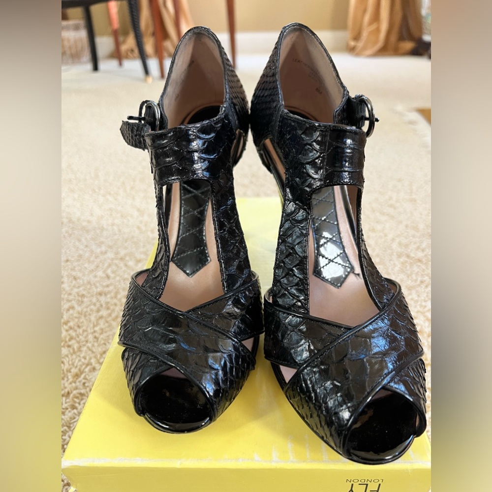 Joan David pumps